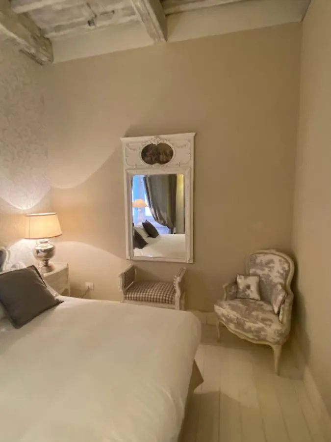 White Florence Suite Apartment