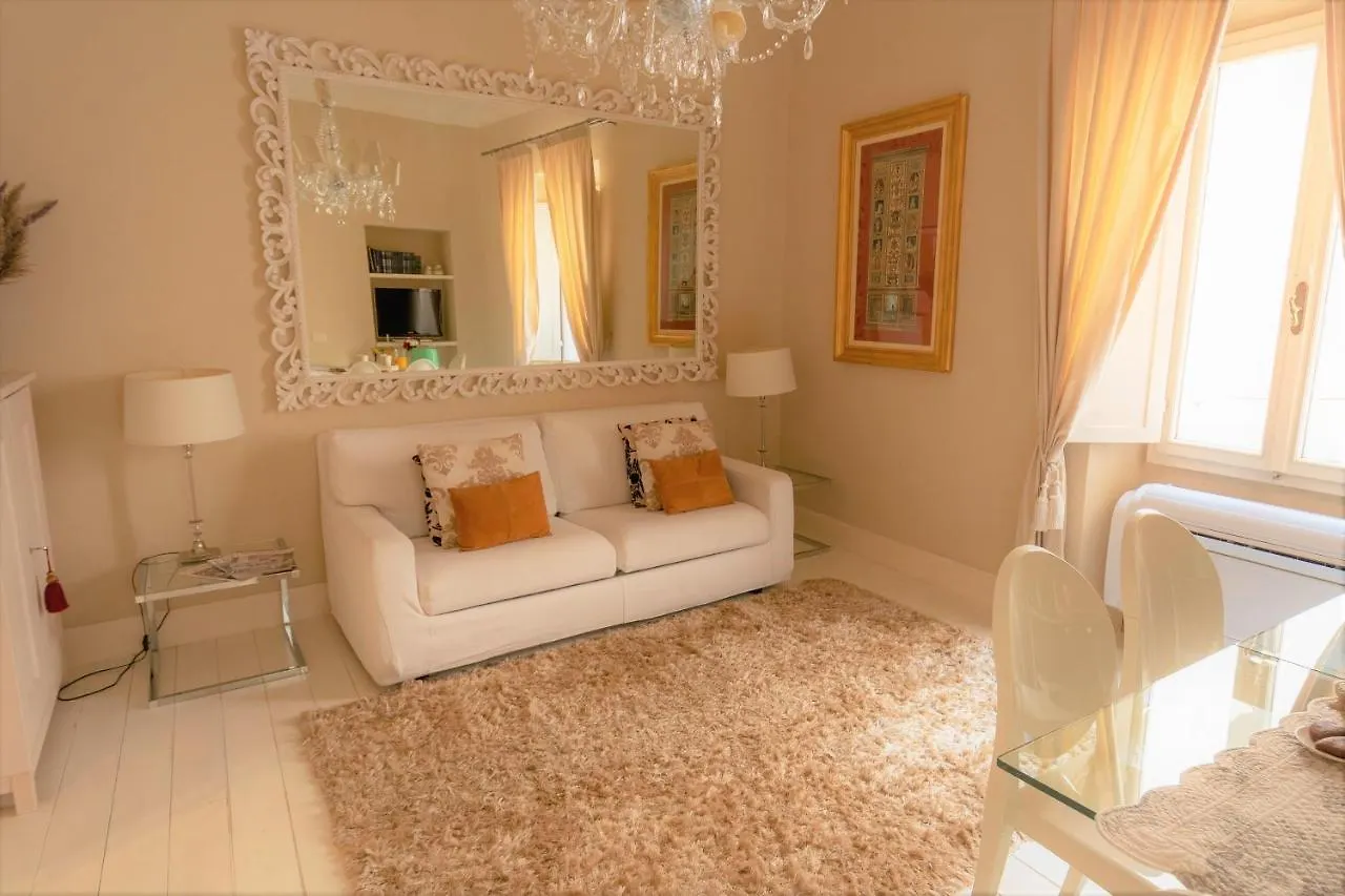 White Florence Suite Apartment