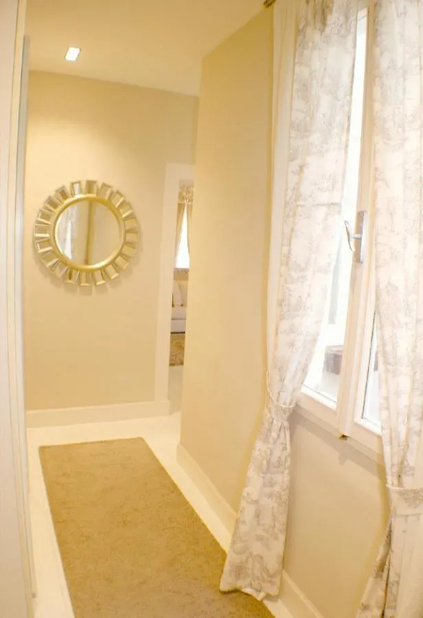 White Florence Suite